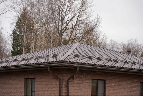 Металлочерепица камея Grand Line 0,5 Rooftop Бархат RR 32 темно-коричневый