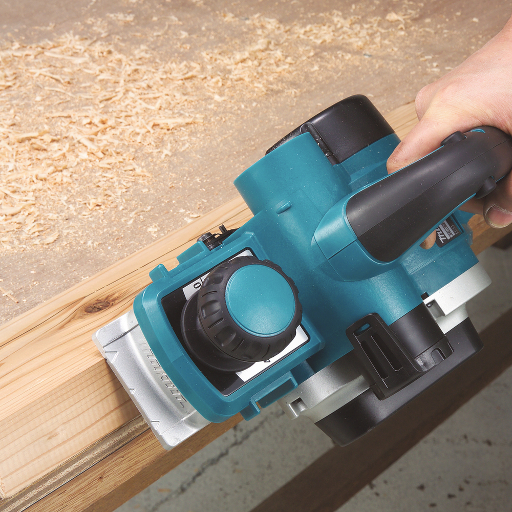 Электрический рубанок Makita KP0810C