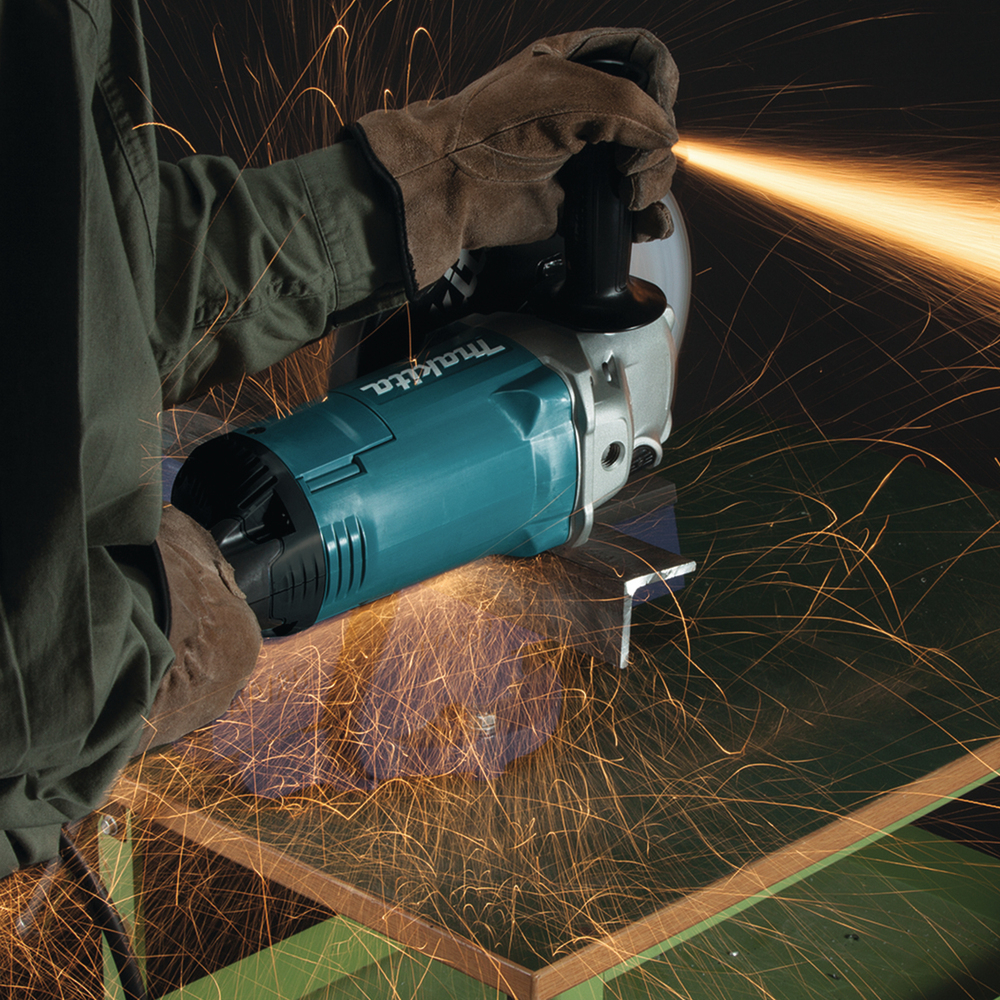 Угловая шлифовальная машина Makita GA7060