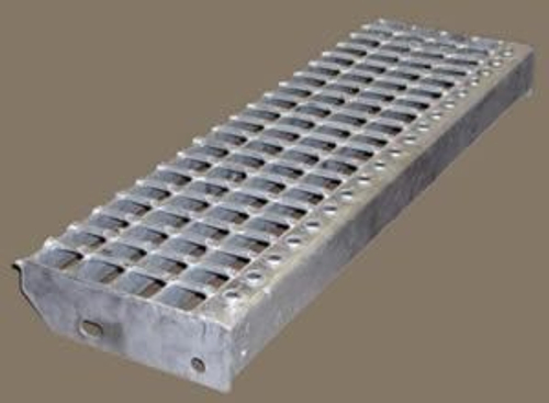 Ступени из стали, решетчатого 600 мм.