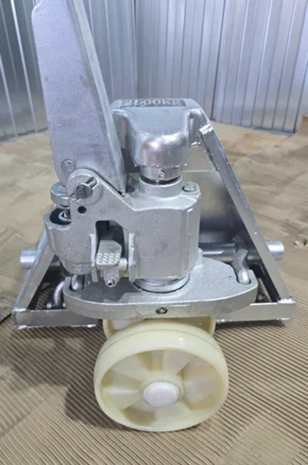 Тележка гидравлическая оцинкованная 2500 кг 1150 мм нейлоновые колеса TOR WH-25G