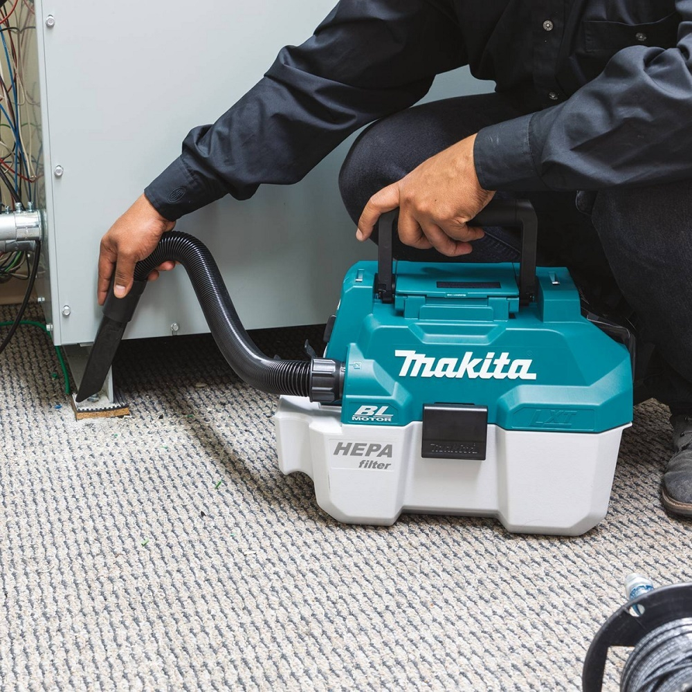 Аккумуляторный пылесос Makita DVC750LZ