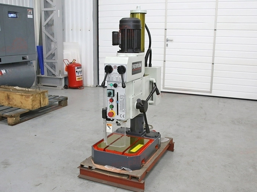 Настольный сверлильный станок с механической коробкой передач FCB 30
