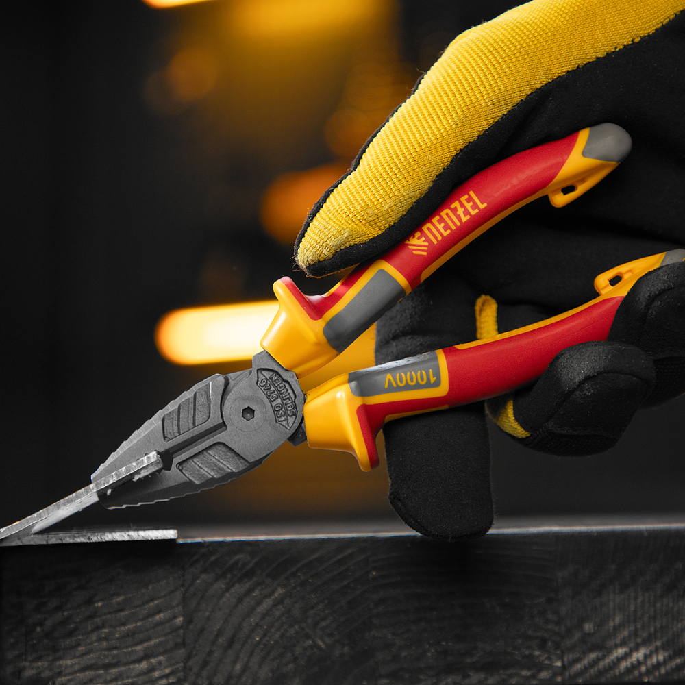 Плоскогубцы комбинированные, диэлектрические трехкомпонентные рукоятки до 1000 В, 165 мм Denzel