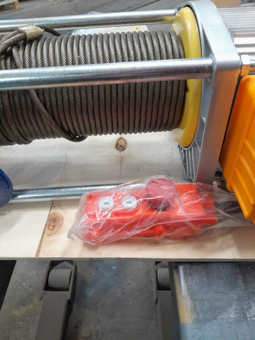 Лебедка электрическая 1250кг 100м с канатом 220В алюминиевый корпус TOR KCD(А)