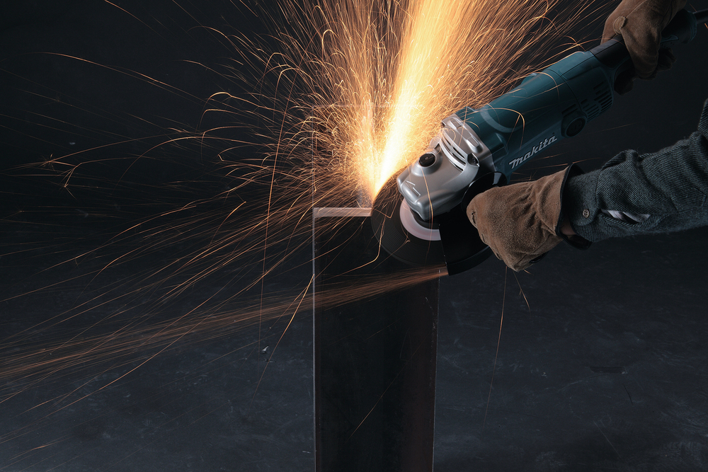 Угловая шлифовальная машина 180 мм Makita GA7050