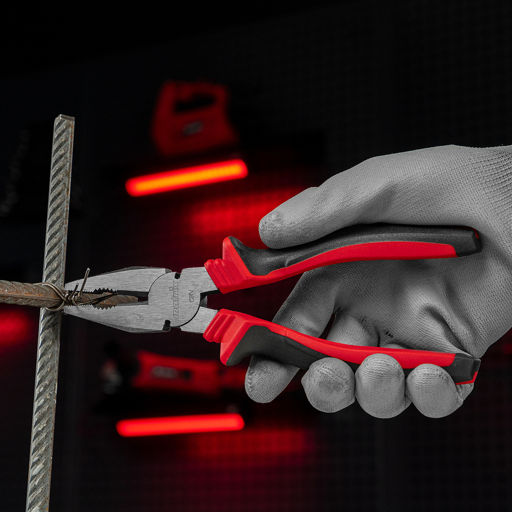 Плоскогубцы комбинированные, 200 мм, хром-ванадий, двухкомпонентные рукоятки Matrix