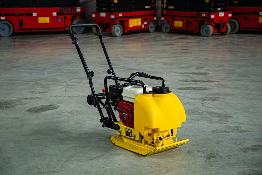 Виброплита 70 кг, 10,5кН (Honda) бак, коврик, колесный комплект TOR C-60T