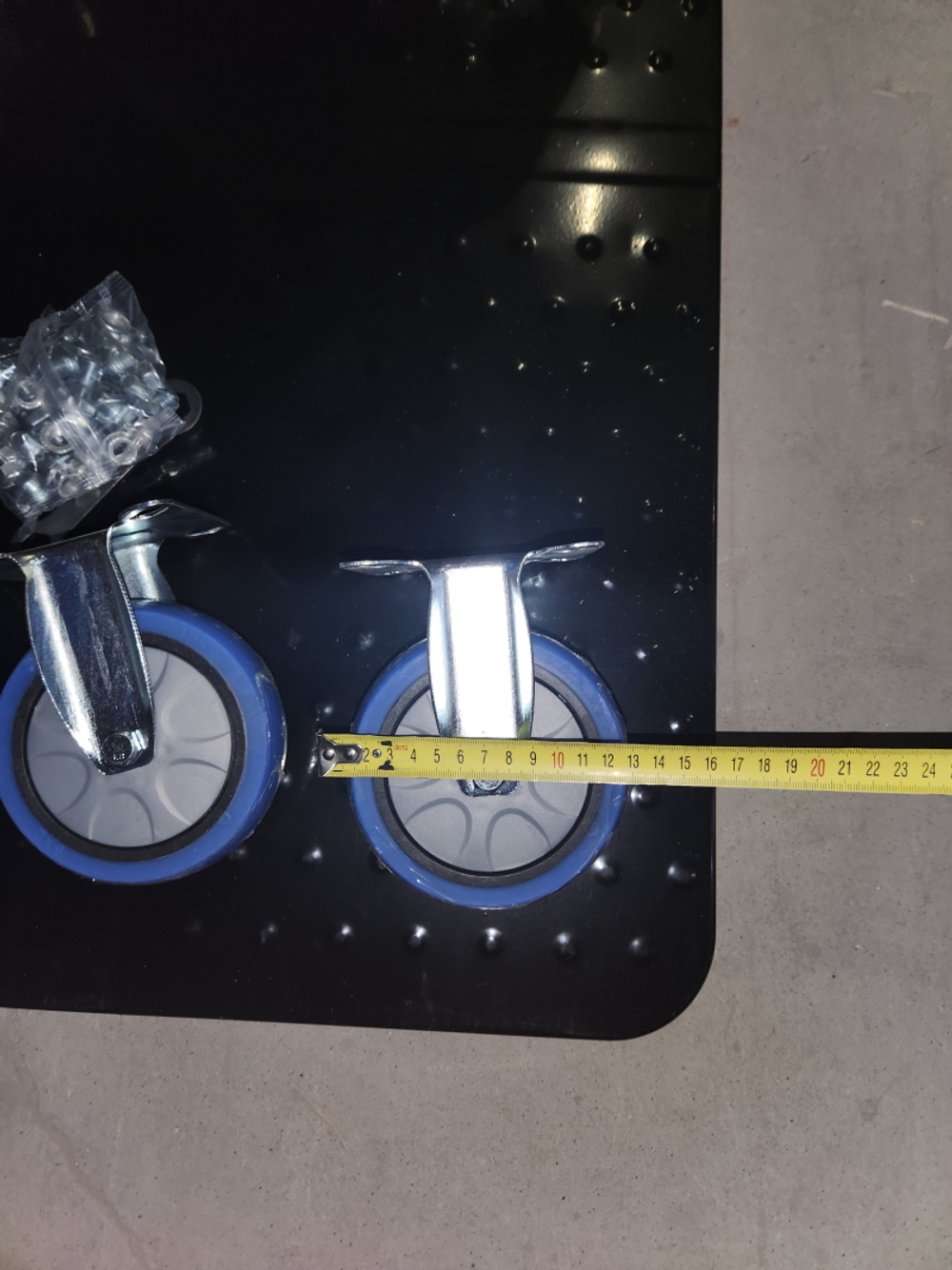 Тележка платформенная 650 кг TOR PH650 (890x590) со складной ручкой (пластиковые колеса 125 мм)