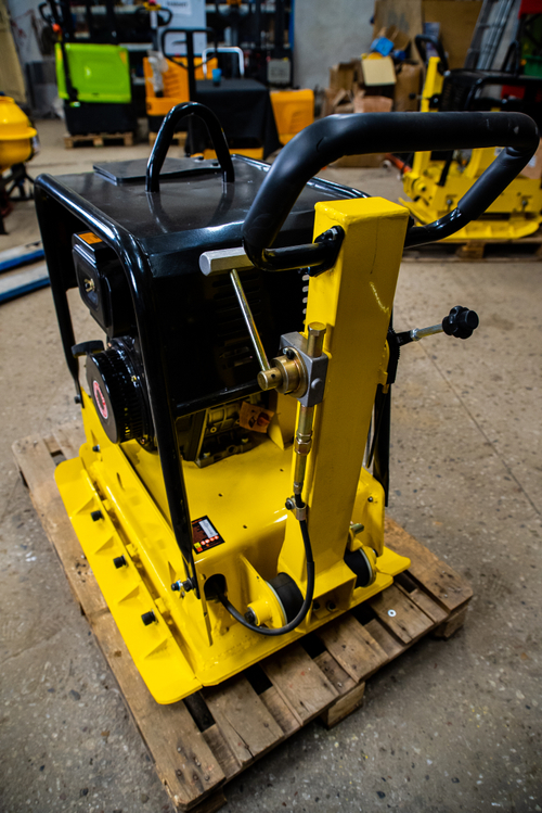 Виброплита реверсивная 235 кг, 30кН дизельная TOR C-330