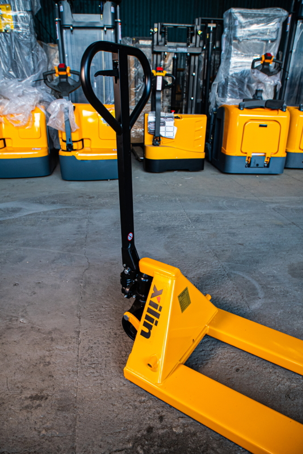 Тележка гидравлическая 2000 кг 1150 мм нейлоновые колеса XILIN DB